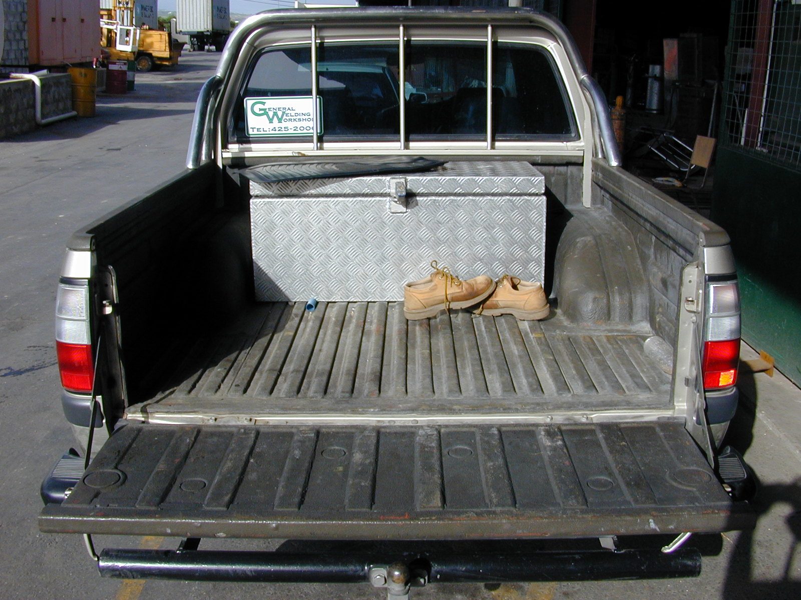 Heavy-duty polyurea lining in a truck body